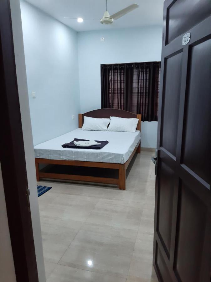 Madaparambil Residency Alwaye Exterior foto