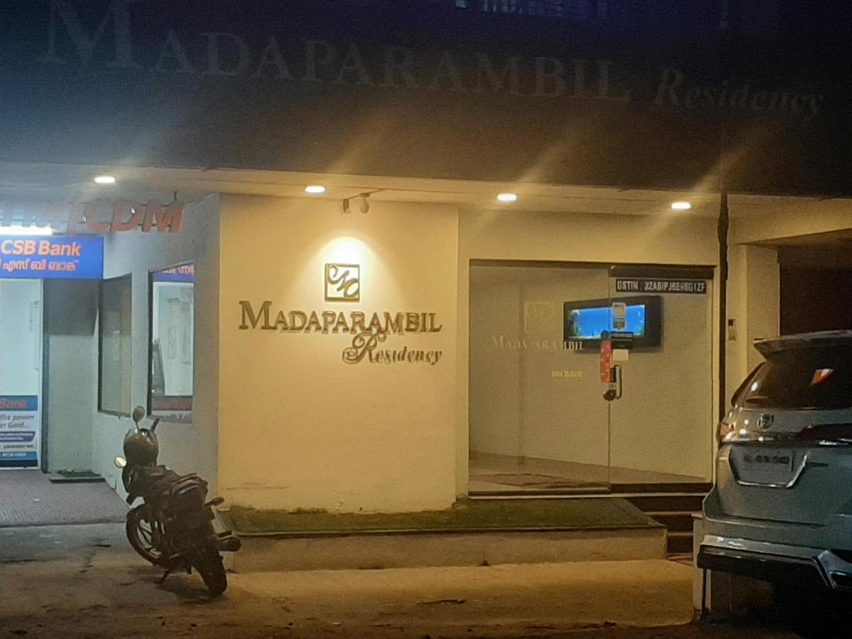 Madaparambil Residency Alwaye Exterior foto