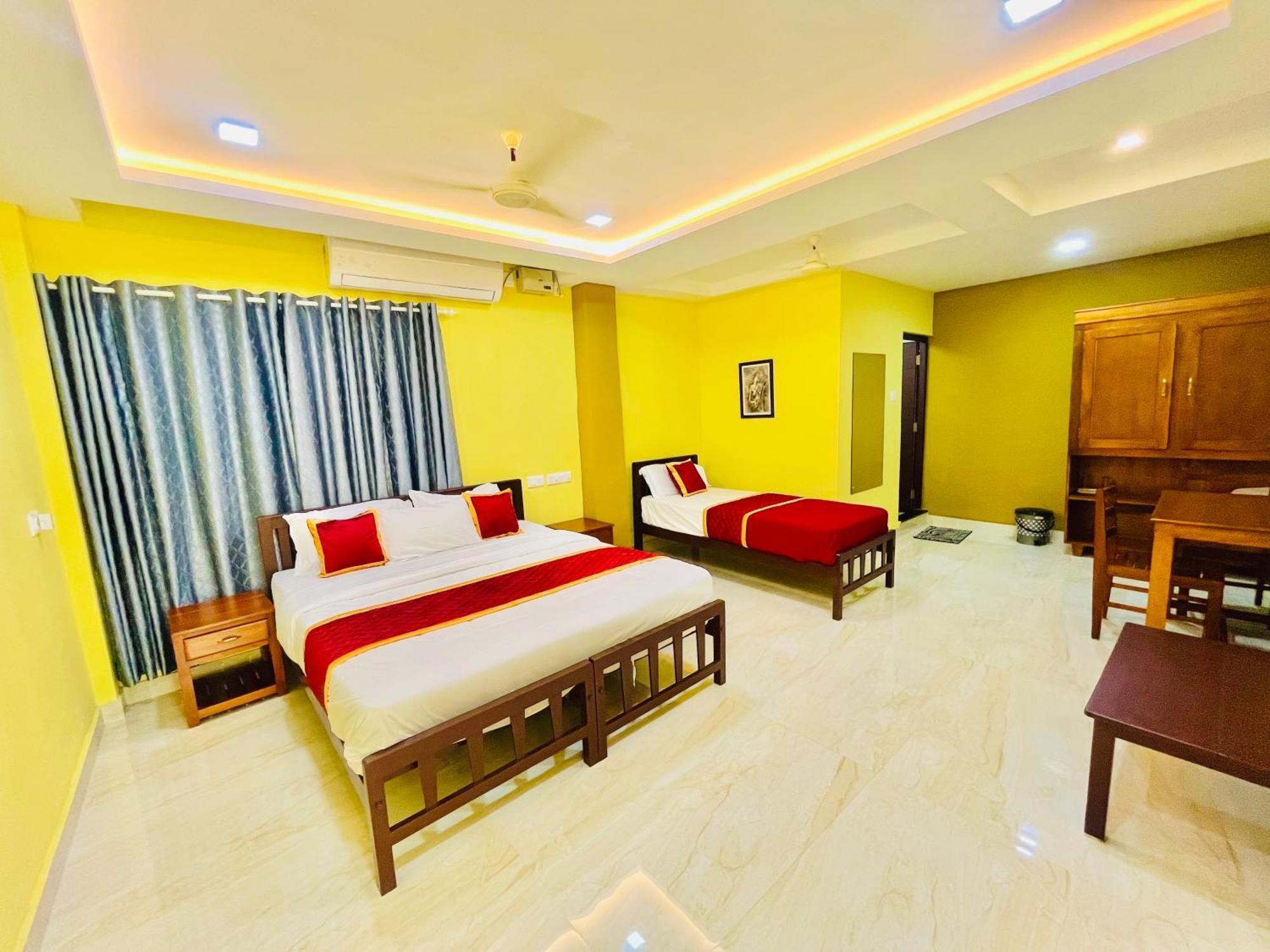 Madaparambil Residency Alwaye Exterior foto